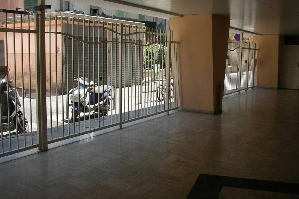شقة Nice Center - Bright Studio Balcony Wifi & Aircon المظهر الخارجي الصورة