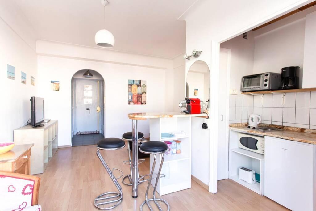 شقة Nice Center - Bright Studio Balcony Wifi & Aircon المظهر الخارجي الصورة